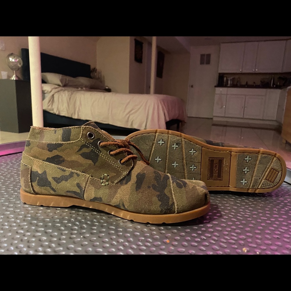 Toms camouflage booties